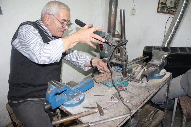 جواد توسلیان در حال کار